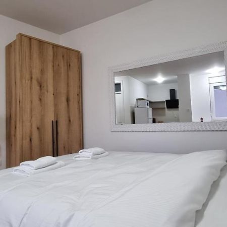 Grove II Apartment = Strict City Centre Нови-Сад Экстерьер фото
