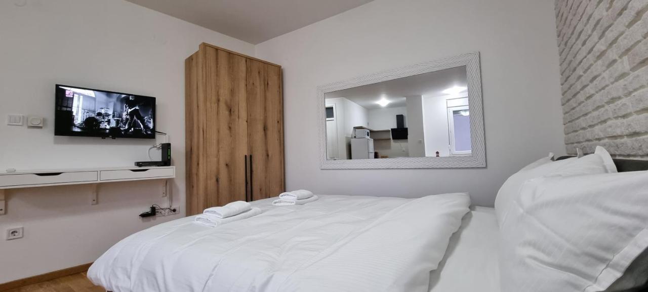 Grove II Apartment = Strict City Centre Нови-Сад Экстерьер фото