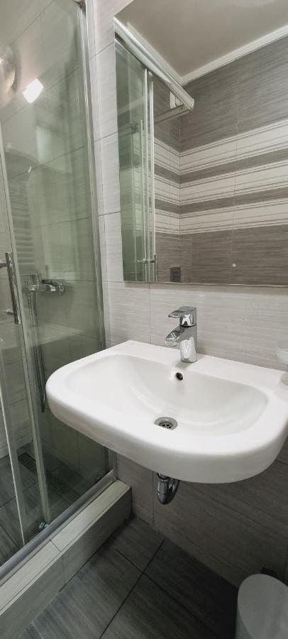 Grove II Apartment = Strict City Centre Нови-Сад Экстерьер фото