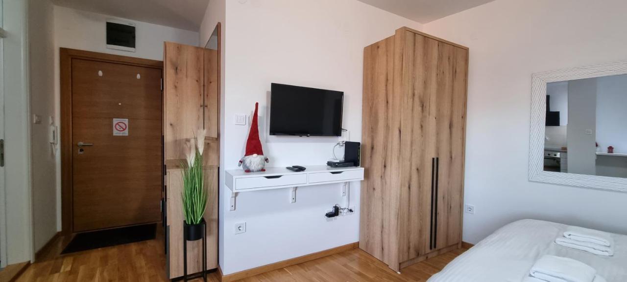 Grove II Apartment = Strict City Centre Нови-Сад Экстерьер фото